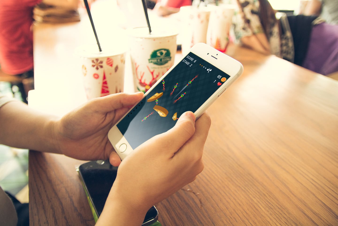 Enjoy the Dagger Flying Madness in Knife Dash: Hit To Crush Pizza