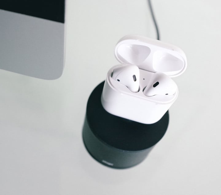 airpods-elago-aluminum-dock